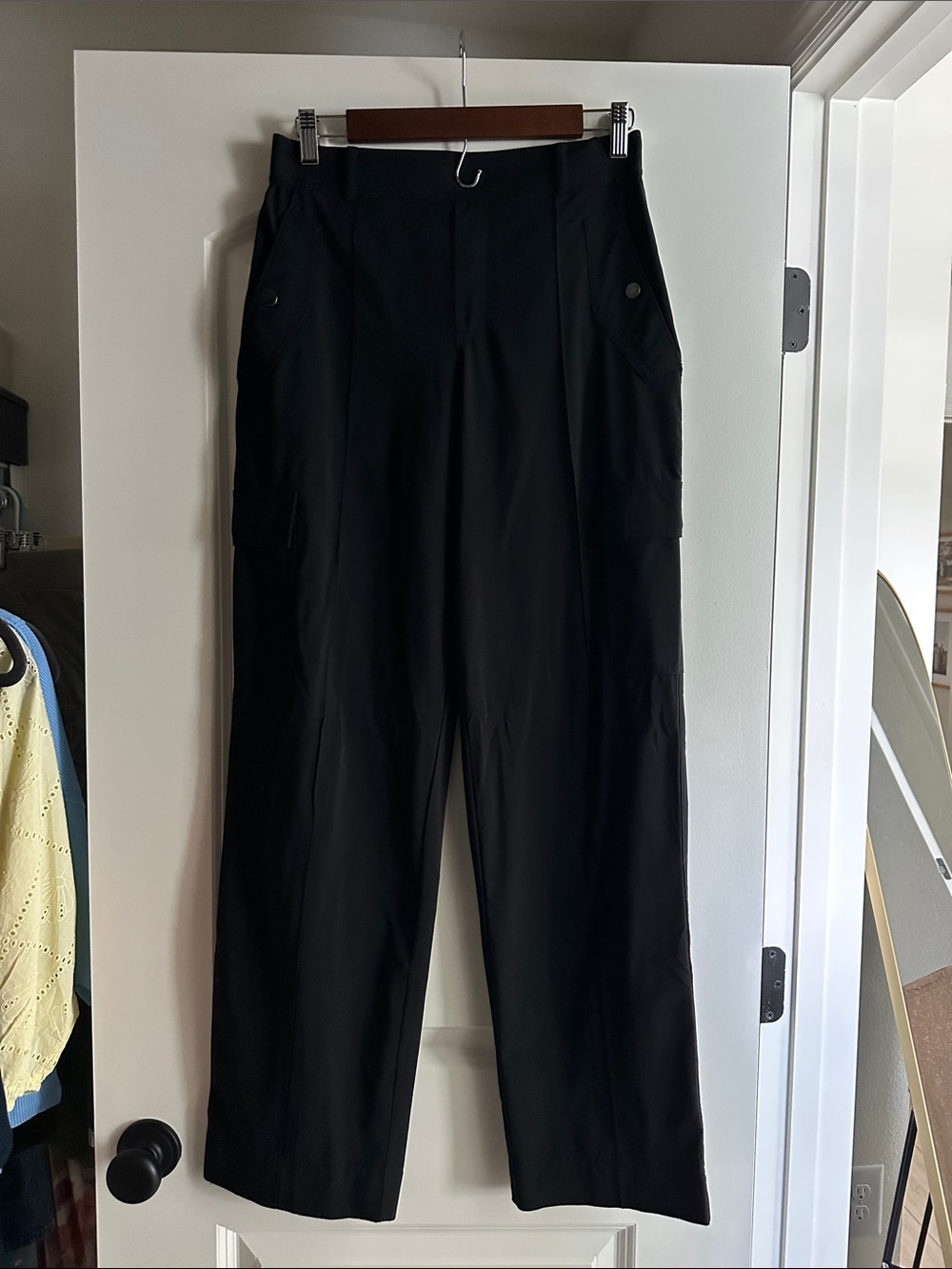 Athleta Black Vienna Cargo Pant Size 6
